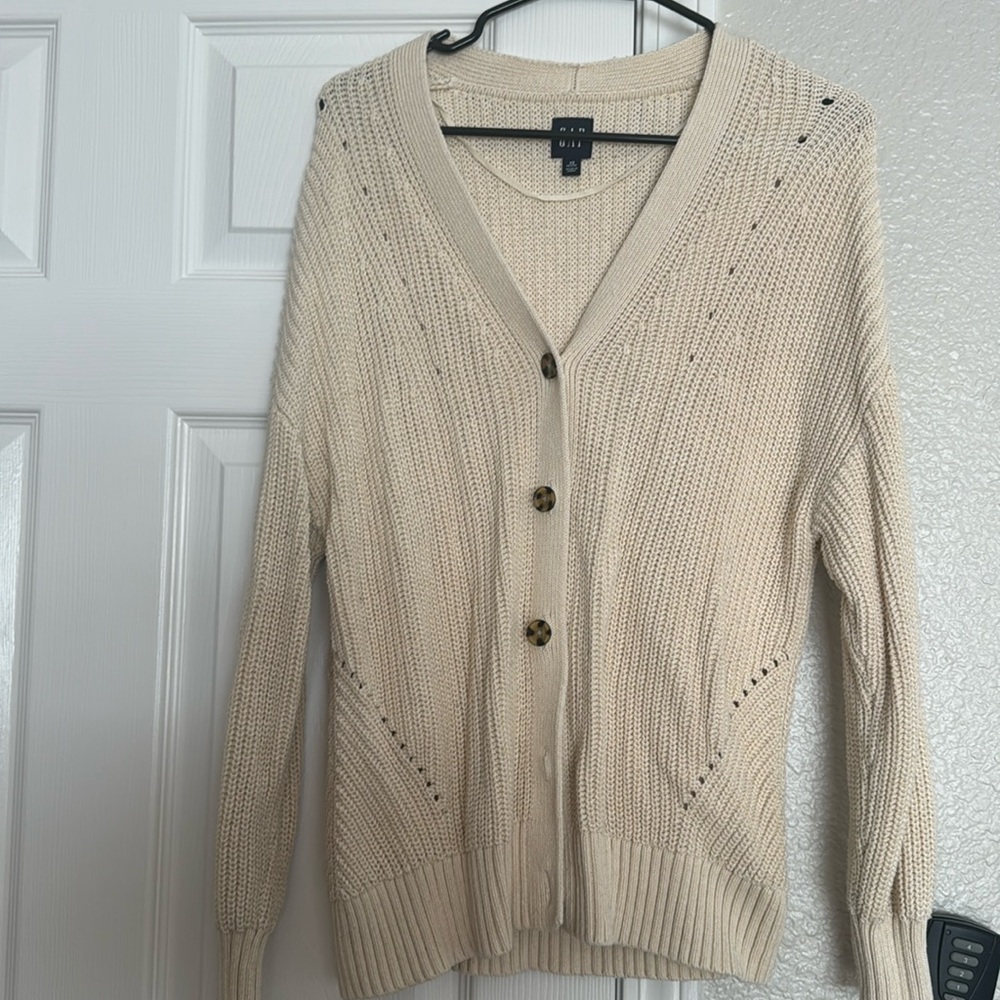 GAP cardigan cream color size XS petite. Excellent condition
